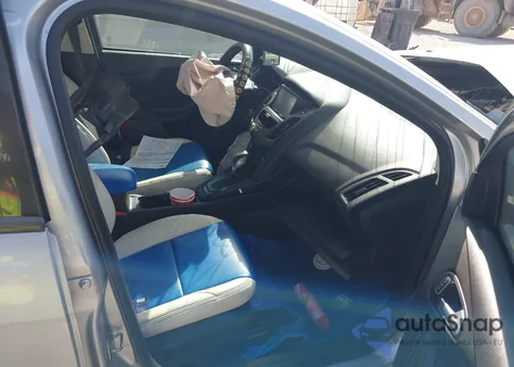 2015 Ford Focus Se z USA, uszkodzony, nr VIN 1FADP3F23FL227087